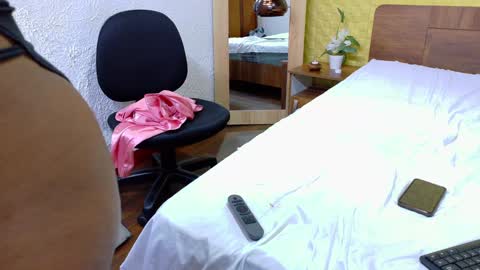 Snapshot of shamira_moore chatting on 12-18-24, 07:08 Catalina online show from 12-18-24, 07:08