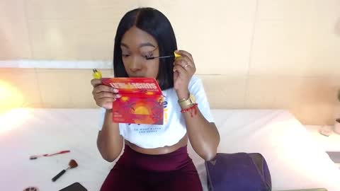 Snapshot of shamira_moore chatting on 12-19-24, 08:44 Catalina online show from 12-19-24, 08:44