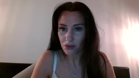 Snapshot of shanal90 chatting on 10-17-25, 02:19 Annaleseee online show from 10-17-25, 02:19