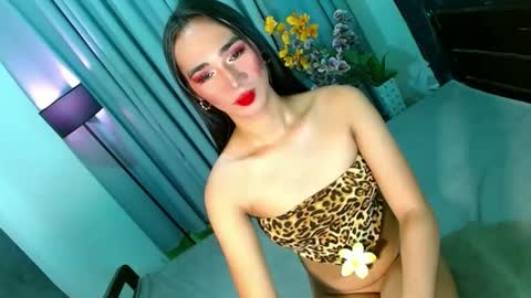 MISS SHANE online show from 01-10-25, 03:07