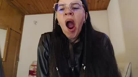 Snapshot of shanel_lozano chatting on 06-20-26, 05:05 shanel_lozano online show from 06-20-26, 05:05