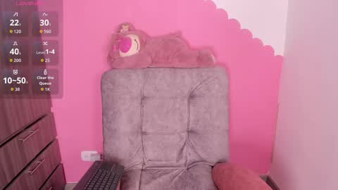 Snapshot of shanell_c chatting on 11-17-25, 10:04 Emily online show from 11-17-25, 10:04