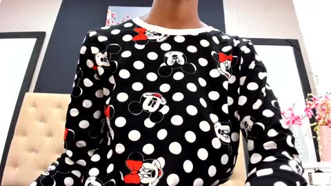 S H A N E L L E   online show from 01-31-25, 01:02