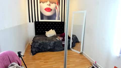 S H A N E L L E   online show from 09-22-25, 01:35