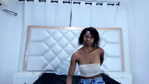 S H A N E L L E   online show from 11-03-25, 01:34