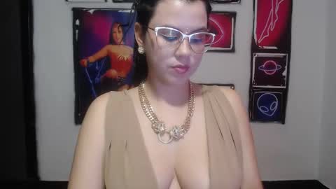 Snapshot of shanellmoore chatting on 12-21-24, 06:44 Shanell Moore online show from 12-21-24, 06:44