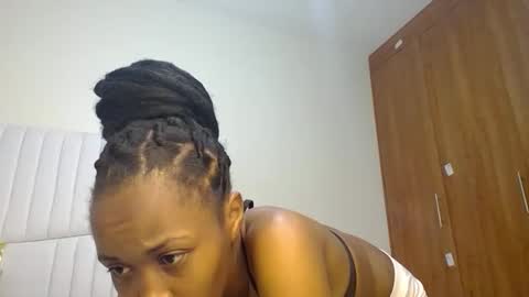 Snapshot of shanizz001 chatting on 01-22-25, 10:15 shanizz online show from 01-22-25, 10:15