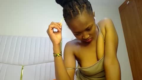 Snapshot of shanizz001 chatting on 02-06-25, 01:05 shanizz online show from 02-06-25, 01:05