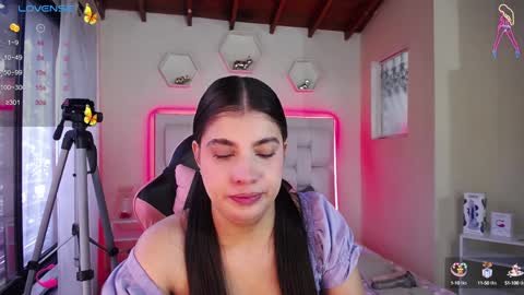 Snapshot of shannakendall chatting on 01-20-25, 01:11 Shana online show from 01-20-25, 01:11