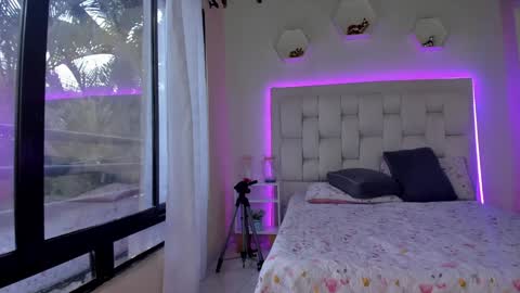 Snapshot of shannakendall chatting on 02-04-25, 01:06 Shana online show from 02-04-25, 01:06