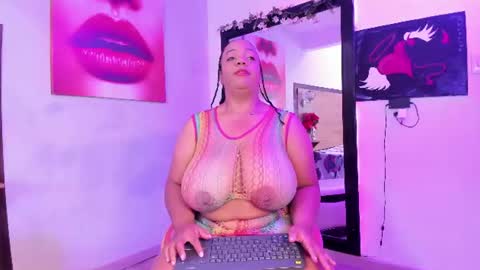 Snapshot of shannawells chatting on 07-14-26, 12:00 shannawells online show from 07-14-26, 12:00