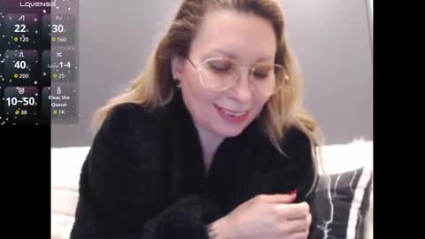 Snapshot of shannon07 chatting on 12-14-25, 10:03 Shannon07 online show from 12-14-25, 10:03