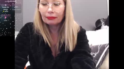 Snapshot of shannon07 chatting on 01-06-26, 04:16 Shannon07 online show from 01-06-26, 04:16