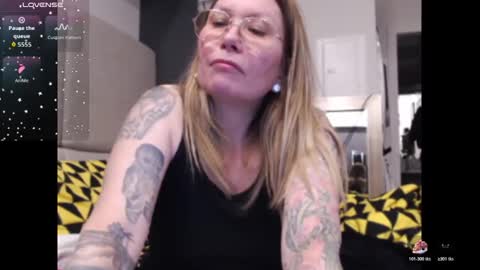 Snapshot of shannon07 chatting on 01-07-26, 02:36 Shannon07 online show from 01-07-26, 02:36