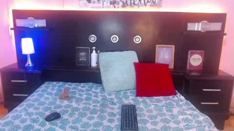 Snapshot of shannysweett chatting on 04-12-26, 11:10 shannysweett online show from 04-12-26, 11:10