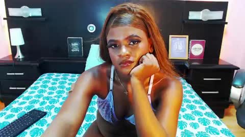 Snapshot of shannysweett chatting on 04-26-26, 01:25 shannysweett online show from 04-26-26, 01:25