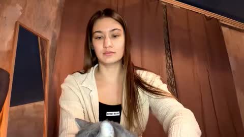 I am Maya ntmu Lets hit 10 Thumbs Up together online show from 02-16-26, 05:20