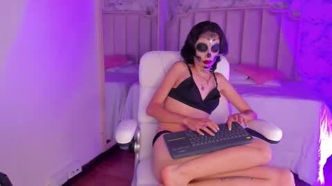 Snapshot of shantal_thompson21 chatting on 10-15-25, 04:56 Shantal online show from 10-15-25, 04:56