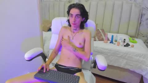 Snapshot of shantal_thompson21 chatting on 10-22-25, 04:13 Shantal online show from 10-22-25, 04:13