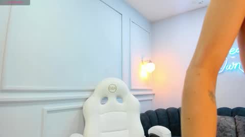 Snapshot of shantal_thompson21 chatting on 11-06-25, 03:51 Shantal online show from 11-06-25, 03:51