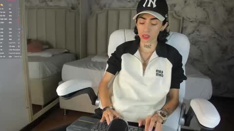 Shantal online show from 11-25-25, 03:50