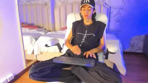 Shantal online show from 11-28-25, 03:53