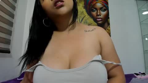 Snapshot of shantall_8 chatting on 02-27-25, 11:41 karol online show from 02-27-25, 11:41