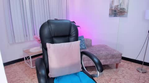 Shantall wills online show from 01-12-25, 01:11