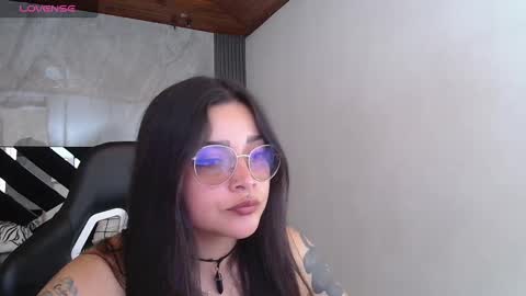 Snapshot of shantyvibe_a chatting on 10-18-25, 07:58 Shantall online show from 10-18-25, 07:58
