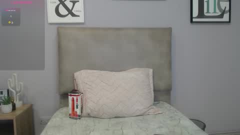 Snapshot of shara_rios chatting on 10-15-25, 01:44 shara_rios online show from 10-15-25, 01:44