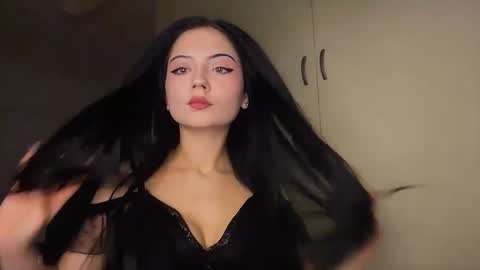 Snapshot of sharelgilvin chatting on 11-11-25, 05:24 sharelgilvin online show from 11-11-25, 05:24