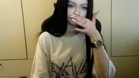 Snapshot of sharellgilvin chatting on 10-14-25, 02:29 Angie online show from 10-14-25, 02:29