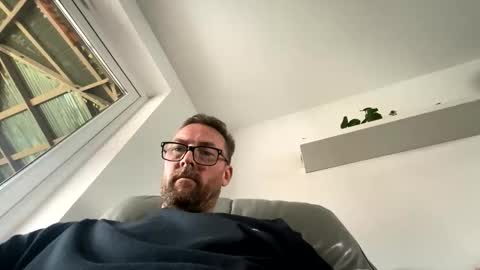 Sharksboy online show from 05-05-26, 01:52