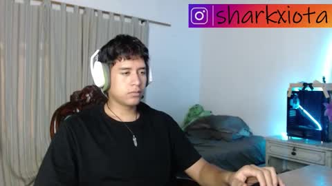 Snapshot of sharky_g chatting on 10-10-25, 04:55 Frqnko online show from 10-10-25, 04:55