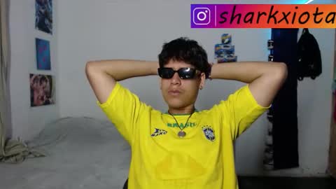 Snapshot of sharky_g chatting on 11-19-25, 04:56 Frqnko online show from 11-19-25, 04:56