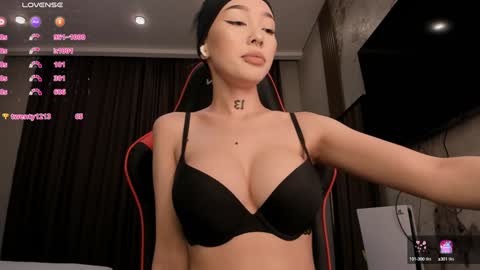 Sharlin  online show from 02-05-25, 01:04