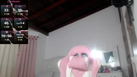 Snapshot of sharlotte_mom chatting on 04-30-26, 11:31 sharlotte online show from 04-30-26, 11:31