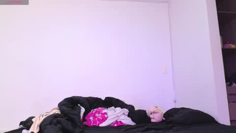 Snapshot of sharonblack_ chatting on 04-16-26, 10:16 kitsune online show from 04-16-26, 10:16