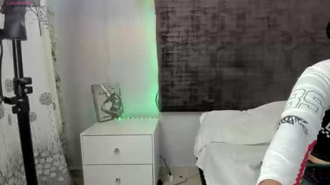 Snapshot of sharoncute16 chatting on 09-29-25, 09:19 sharoncute16 online show from 09-29-25, 09:19