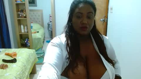 sharonevans1 online show from 11-22-25, 04:11