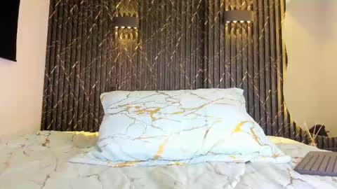 Snapshot of sharonttaylor chatting on 10-01-25, 10:16 SHARON TAYLOR online show from 10-01-25, 10:16