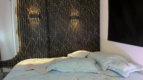 Snapshot of sharonttaylor chatting on 11-05-25, 08:31 SHARON TAYLOR online show from 11-05-25, 08:31