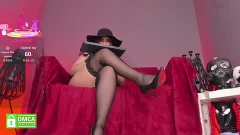 Snapshot of sharoon_gold chatting on 10-11-25, 10:19 Your mistress Sharon online show from 10-11-25, 10:19