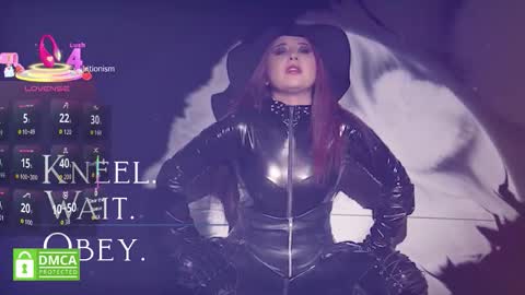 Snapshot of sharoon_gold chatting on 10-23-25, 02:55 Your mistress Sharon online show from 10-23-25, 02:55