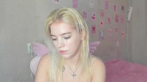 Snapshot of shawty_blonde chatting on 09-08-25, 06:29 Lola online show from 09-08-25, 06:29