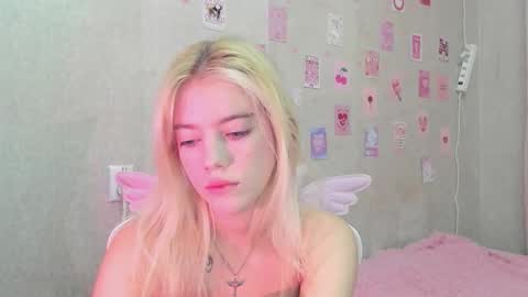 Snapshot of shawty_blonde chatting on 09-18-25, 06:10 Lola online show from 09-18-25, 06:10