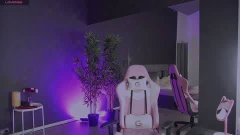 shayblonde online show from 12-30-24, 12:22