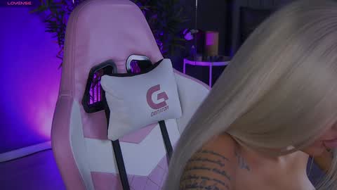 shayblonde online show from 12-31-24, 02:51