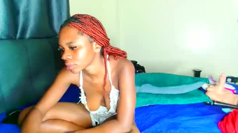 Snapshot of shee13 chatting on 10-15-25, 02:22 shee13 online show from 10-15-25, 02:22