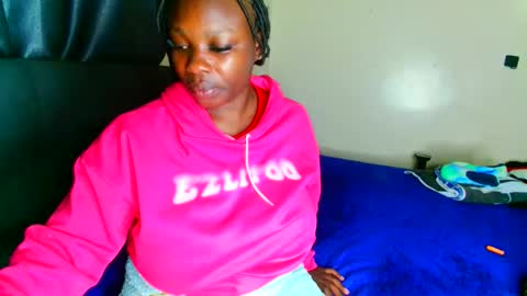 Snapshot of shee13 chatting on 10-20-25, 04:35 shee13 online show from 10-20-25, 04:35